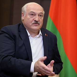 Лукашенко заявил о необходимости помогать украинцам
