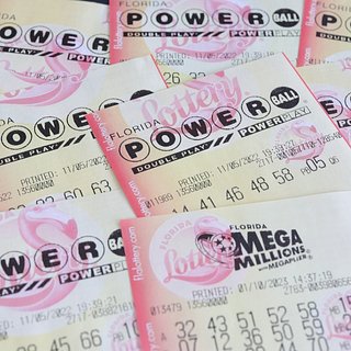 Выигрыш в лотерею в два миллиарда долларов попытались отобрать у победителя