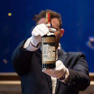 Бутылку редчайшего виски продали за рекордные 232 миллиона рублей