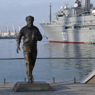 В российском городе не разрешили снести скандальный памятник Солженицыну