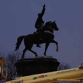 В России назвали снос памятника Щорсу в Киеве попыткой стереть память народа