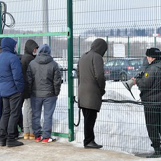 Комитет Госдумы одобрил идею заменить выдворение мигрантов штрафами