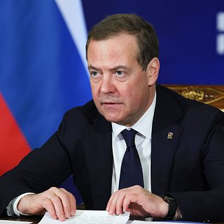 Медведев предрек точечные изменения в Конституции России