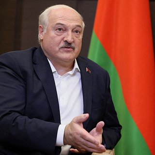 Лукашенко заявил о жесточайшем конфликте между Зеленским и военными