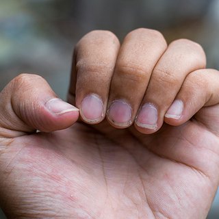 В Госдуме выступили за наказание мужчин за демонстрацию длинных ногтей
