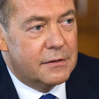 Медведев призвал выслать из России послов ЕС после отказа от встречи с Лавровым