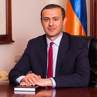 В Армении заявили о невмешательстве Запада в отношения с Россией