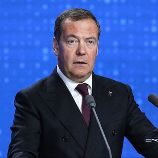 Медведев назвал Байдена редким идиотом за оговорку об Украине