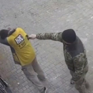 В Одессе сотрудники военкомата залили мужчину перцовым баллончиком