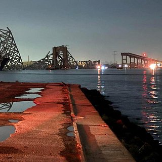 При обрушении гигантского моста в США пострадало множество человек