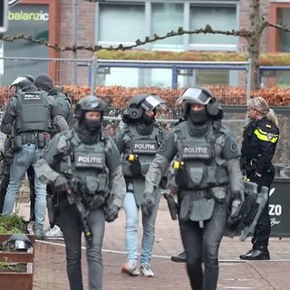 Неизвестный захватил кафе с заложниками в Нидерландах