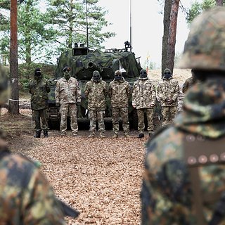 Премьер Украины призвал военных инструкторов со всей Европы