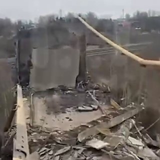 Названы возможные причины обрушения моста с машинами в Смоленской области