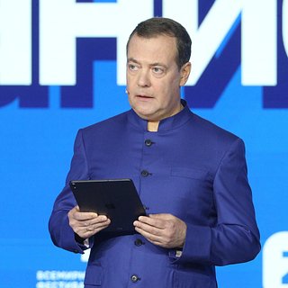 Медведев прокомментировал выделение США новой помощи Украине