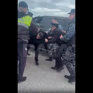 Глава МЧС Чечни грозился изнасиловать задержавших его полицейских