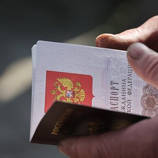 В Москве 104-летнему ветерану ВОВ с Украины вручили российский паспорт