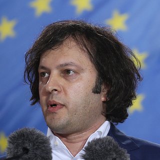 Еврокомиссар объяснил угрозы «судьбой Фицо» премьеру Грузии
