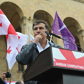 Толпа неизвестных разгромила офис партии Саакашвили