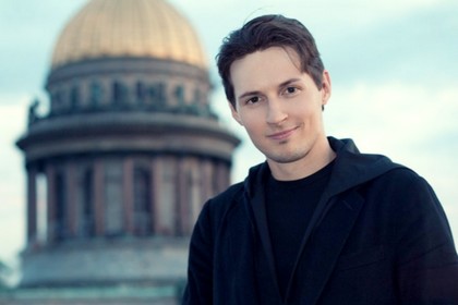 Павел Дуров на фоне Исаакиевского собора в Санкт-Петербурге. 