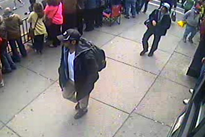 Тамерлан Царнаев (на переднем плане) незадолго до теракта в Бостоне