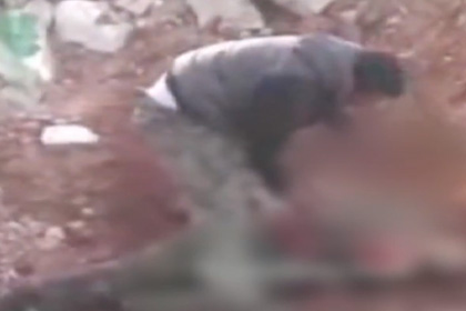 Командир сирийских повстанцев съел сердце и печень врага