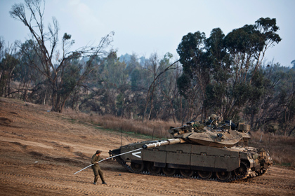 Израиль стянул танки к пограничному переходу в Сирию