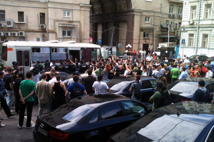 Полиция задержала ЛГБТ-активистов у здания Госдумы