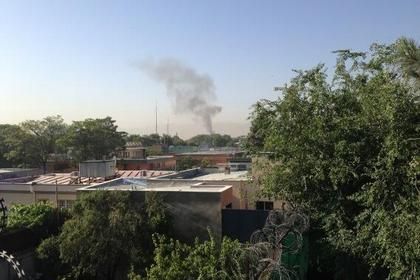 Дым после взрывов в Кабуле