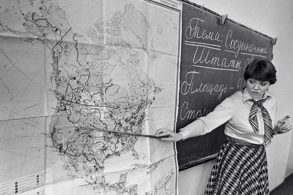 Учительница ведет урок истории, 1983 год