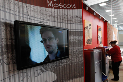 Изображение Эдварда Сноудена в кафе московского аэропорта Шереметьево