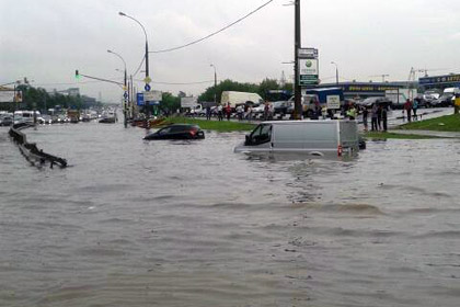 В Москве затопило Боровское шоссе