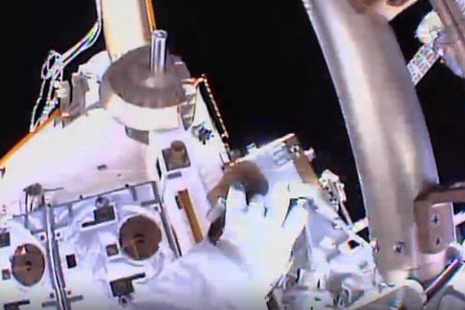 Астронавты МКС вышли в космос для прокладки локальной сети