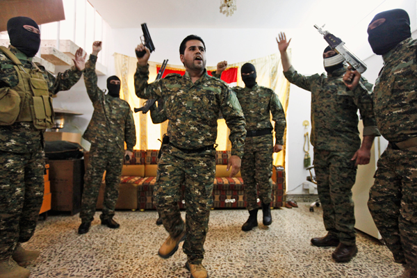 Иракские боевики перед отправкой в Сирию