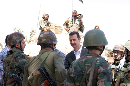 Башар Асад с сирийскими солдатами