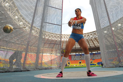Татьяна Лысенко в финальных соревнованиях по легкой атлетике в метании молота среди женщин