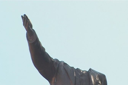 На Украине у памятника Ленину украли голову