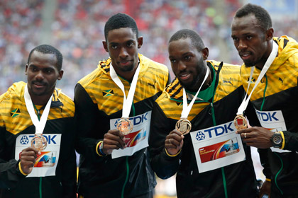 Ямайские спортсмены, победившие в эстафете 4х100 метров на чемпионате мира по легкой атлетике в Москве