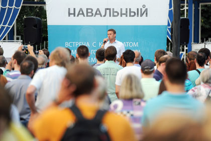 Алексей Навальный во время встречи с жителями района Отрадное
