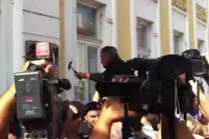 В Вуковаре хорваты разбили вывески на кириллице