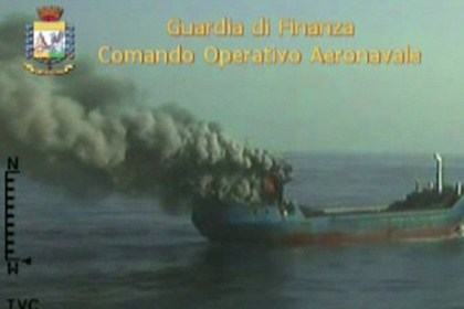 В Средиземном море наркодельцы подожгли судно с 30 тоннами гашиша