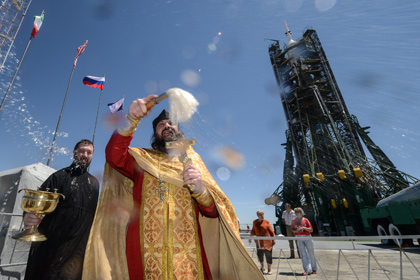 Глава Роскосмоса поддержал церемонию освящения ракет