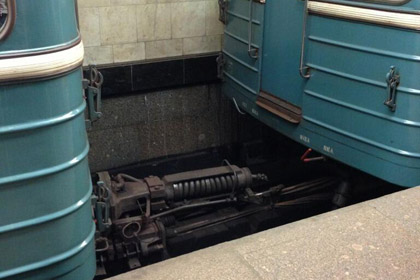 «Серая» ветка московского метро встала из-за отцепившегося вагона