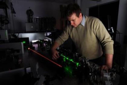 Физики создали настольный лазер мощностью 10 тераватт
