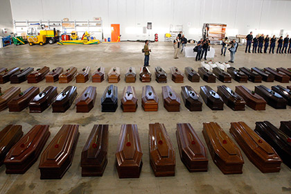 Гробы с телами погибших около Лампедузы мигрантов