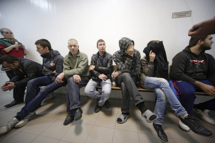 Задержанные во время беспорядков в Бирюлево перед заседанием Чертановского районного суда