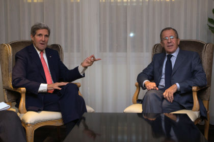 Госсекретарь США Джон Керри и глава МИД РФ Сергей Лавров (справа) на переговорах в Женеве