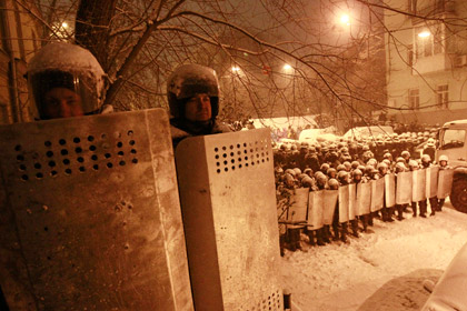 Милиция разобрала баррикады у здания администрации президента Украины