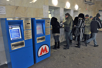 Автоматы для продажи билетов в кассовом зале станции метро «Сокол»