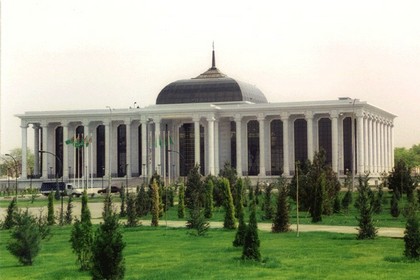 Здание туркменского парламента