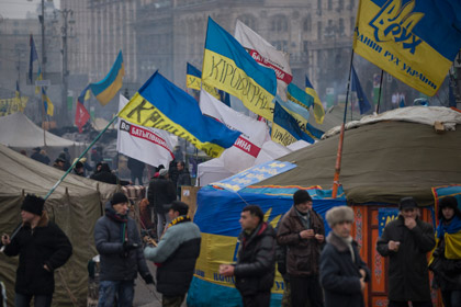 Депутатов-участников Майдана попросили поработать хотя бы день